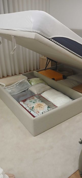 Cama com estrado elevatório