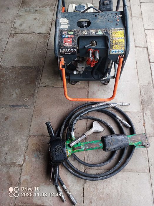 Młot udarowy mobilny hydrauliczny JCB z agregatem