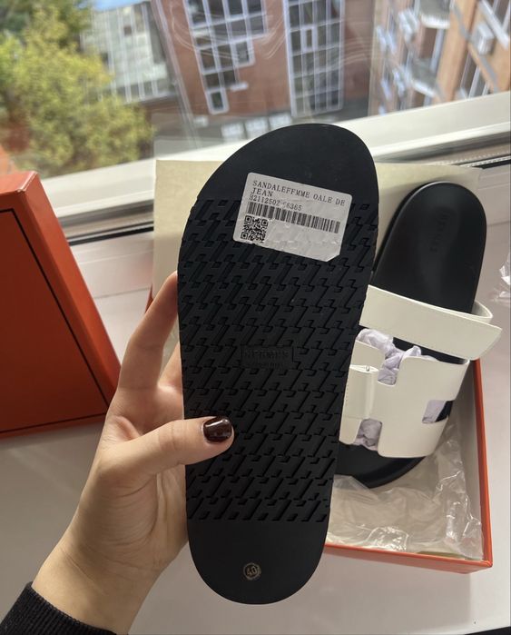 Шльопанці Hermes Chypre