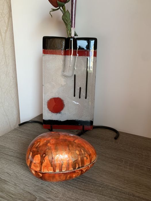 Ovo em ceramica pintada