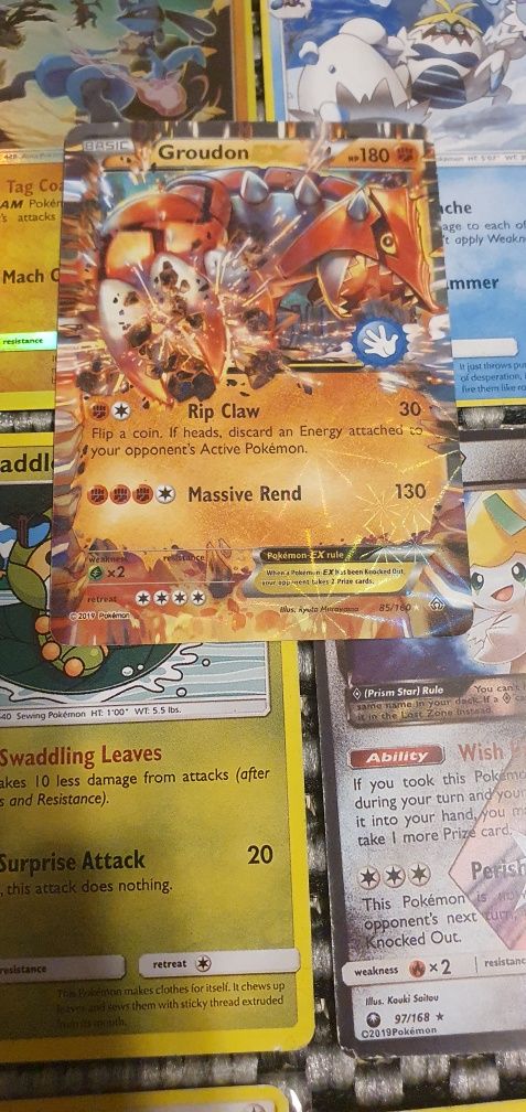 sprzedam karty pokemon kolekcjonerskie 50 sztuk