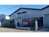 Armazén na zona industrial de Maceda