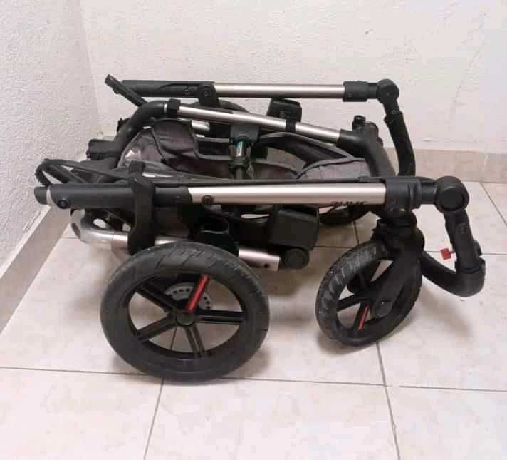 Carrinho trio epic matrix..em excelente estado.