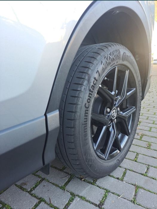 Toyota  RAV 4 modelo pure dark hybrid  23.800