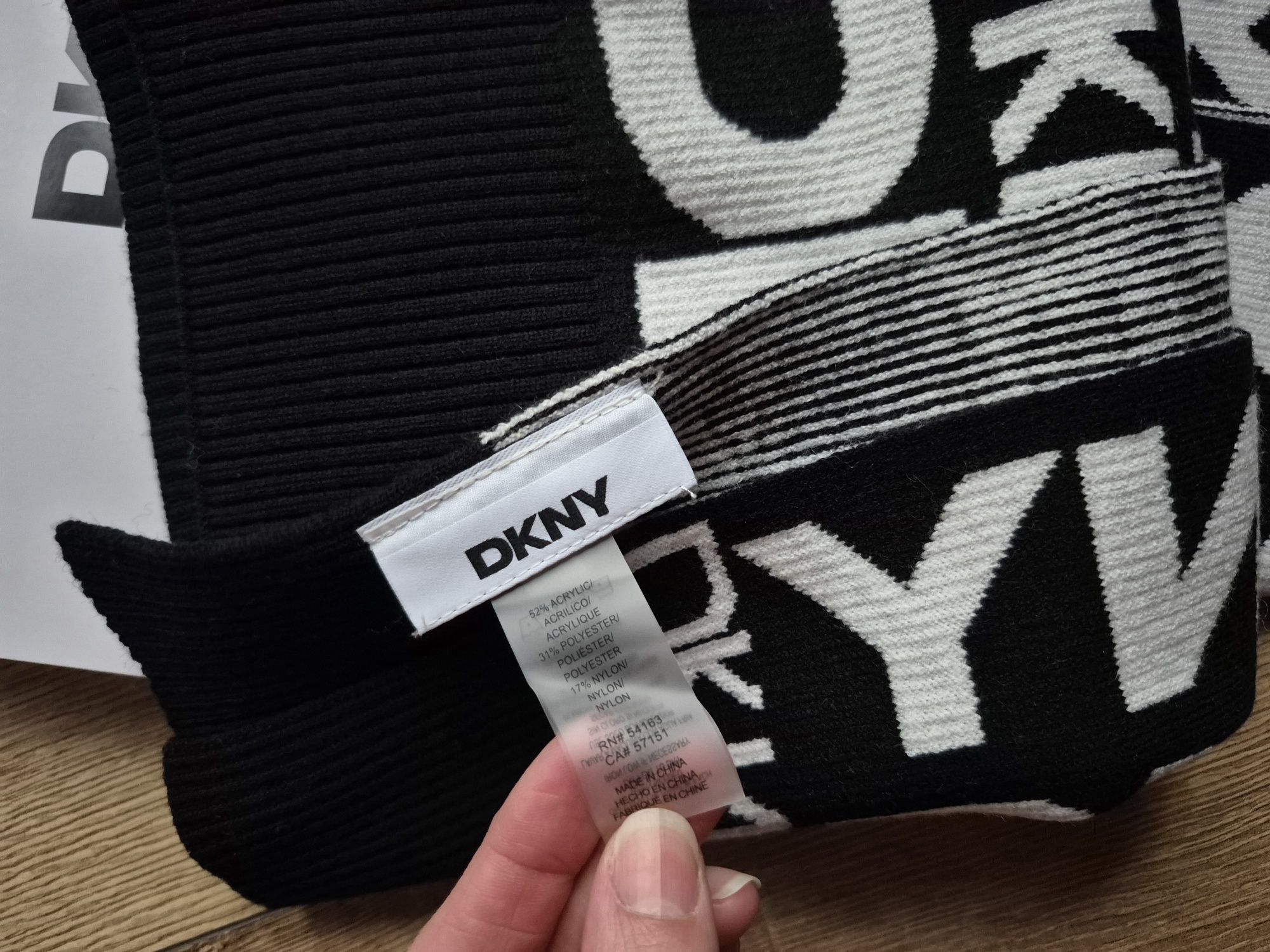 Zestaw Czapka Szalik DKNY