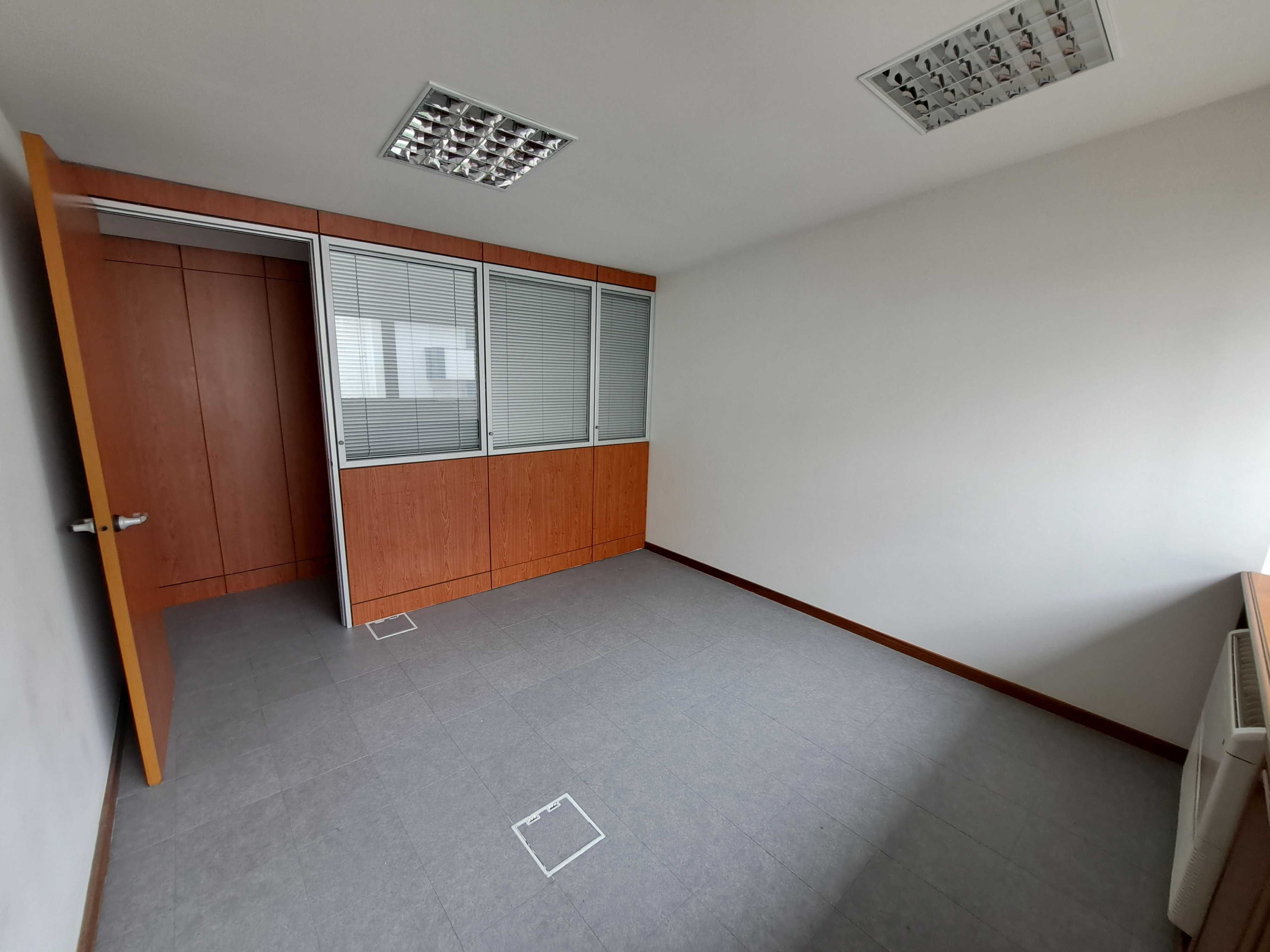 Arrenda-se - Escritório 55 m² – 2 salas+receção – Oliveira de Azeméis