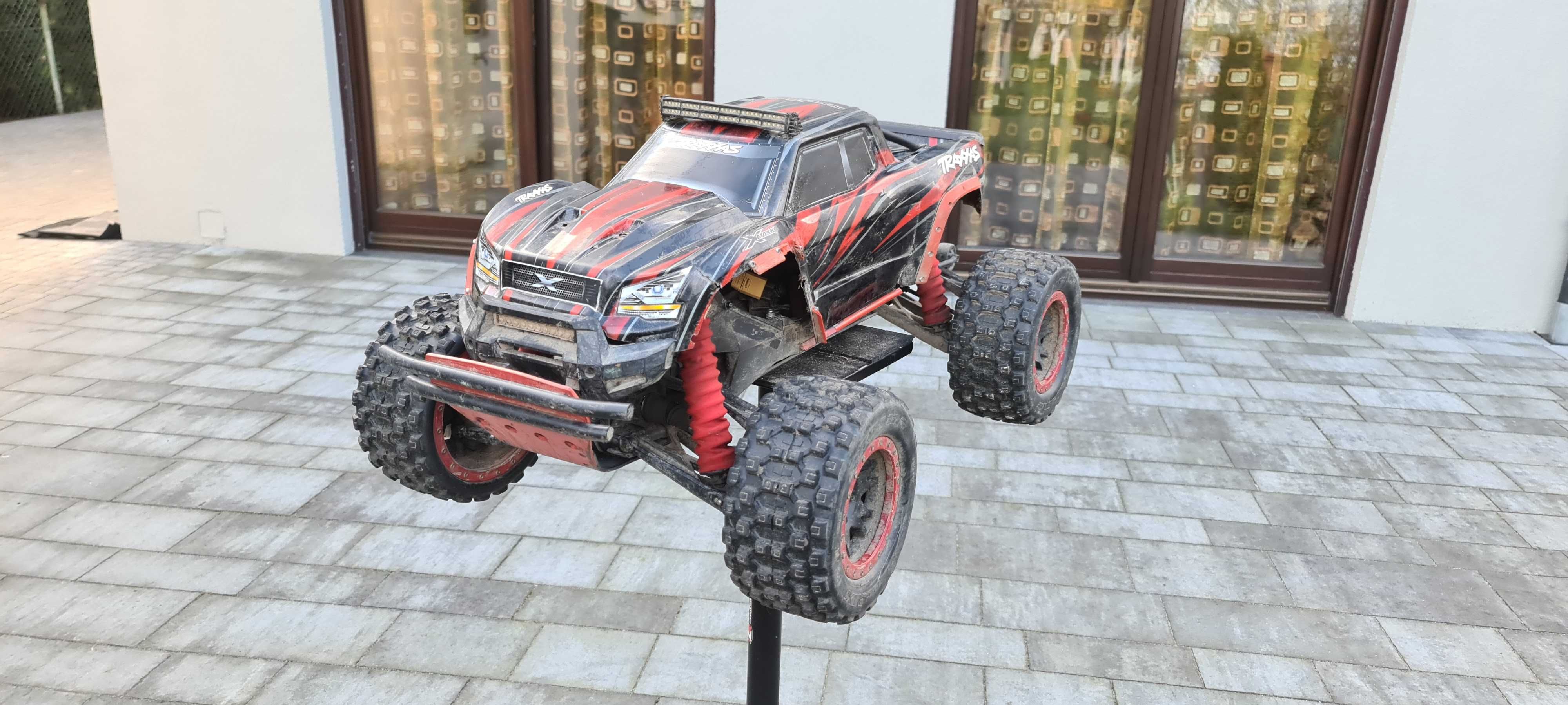 Traxxas X-Maxx 8S + dużo dodatków