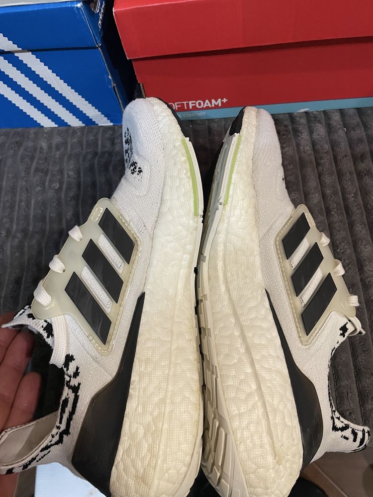 Кросівки Adidas Ultraboost 22 38(24см) оригінал