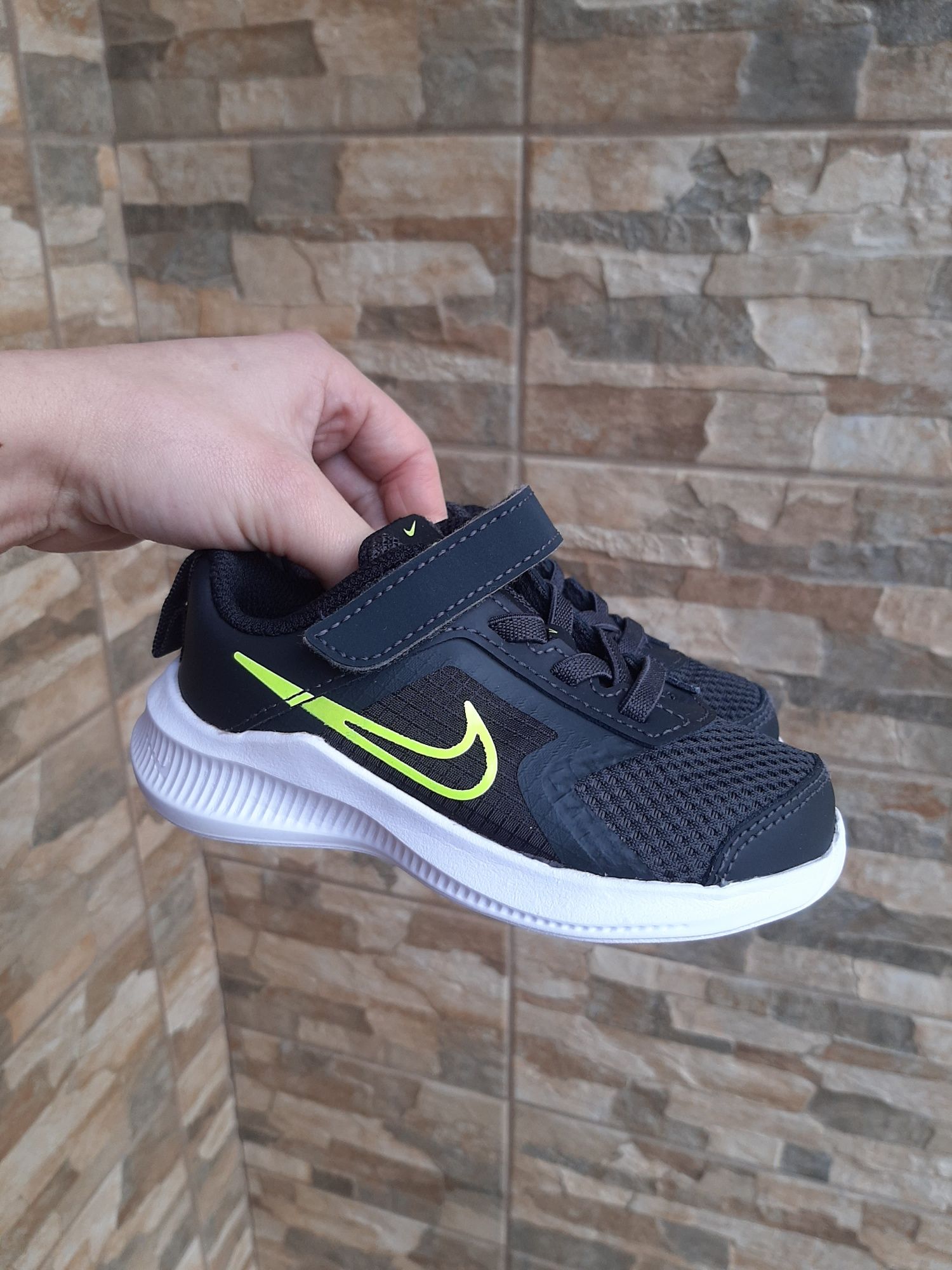 Buty sportowe Nike r. 23.5