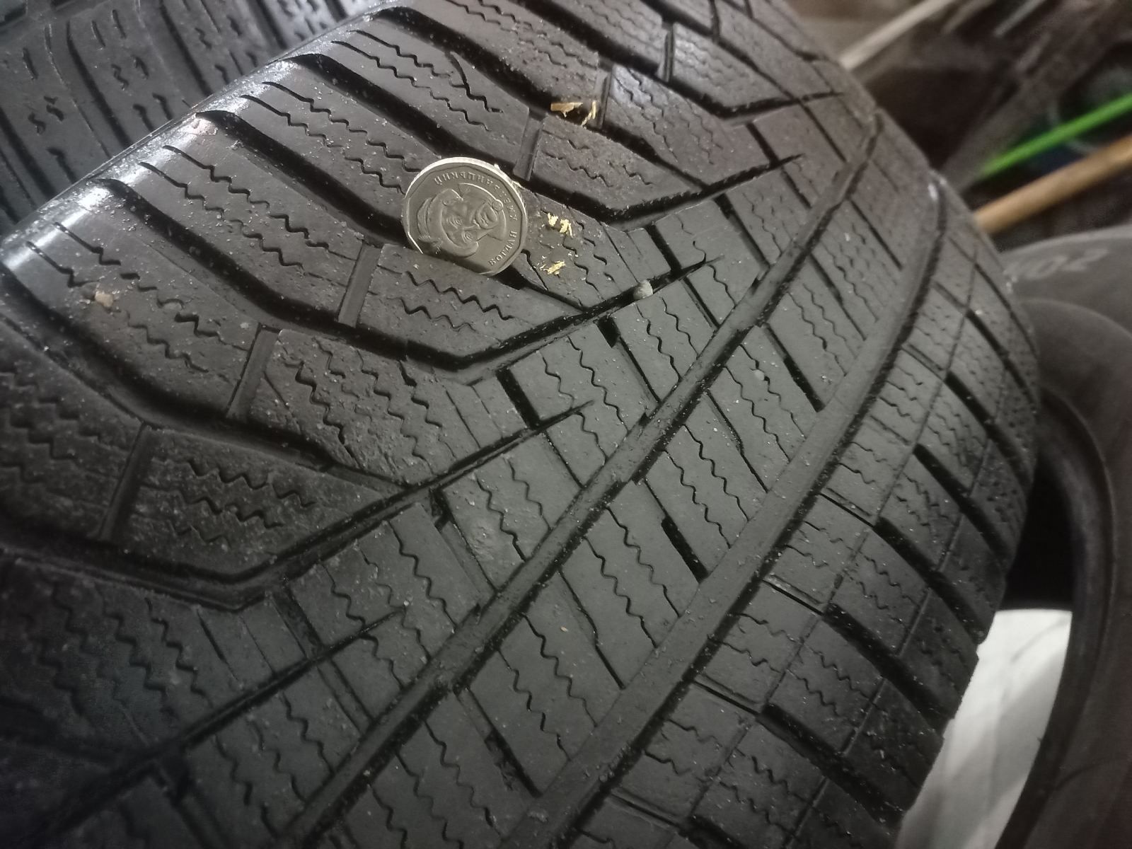 Продам комплект зимової гуми Hankook