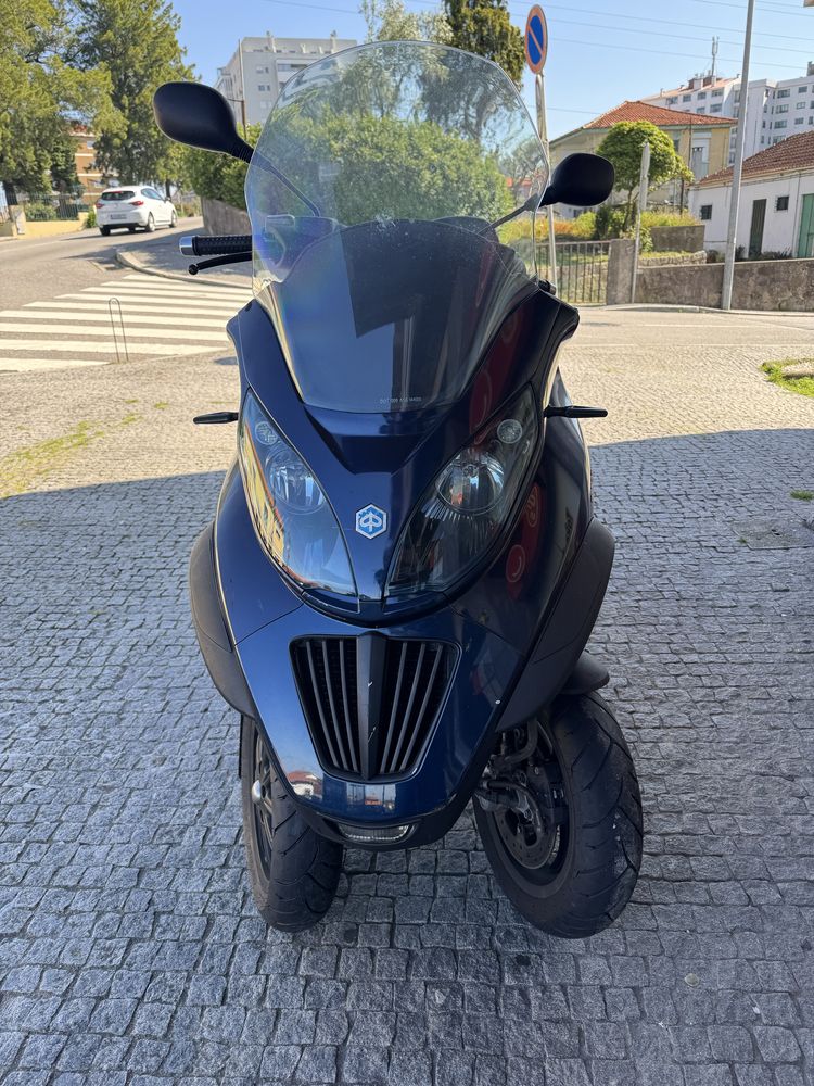 Moto piaggio mp3 250