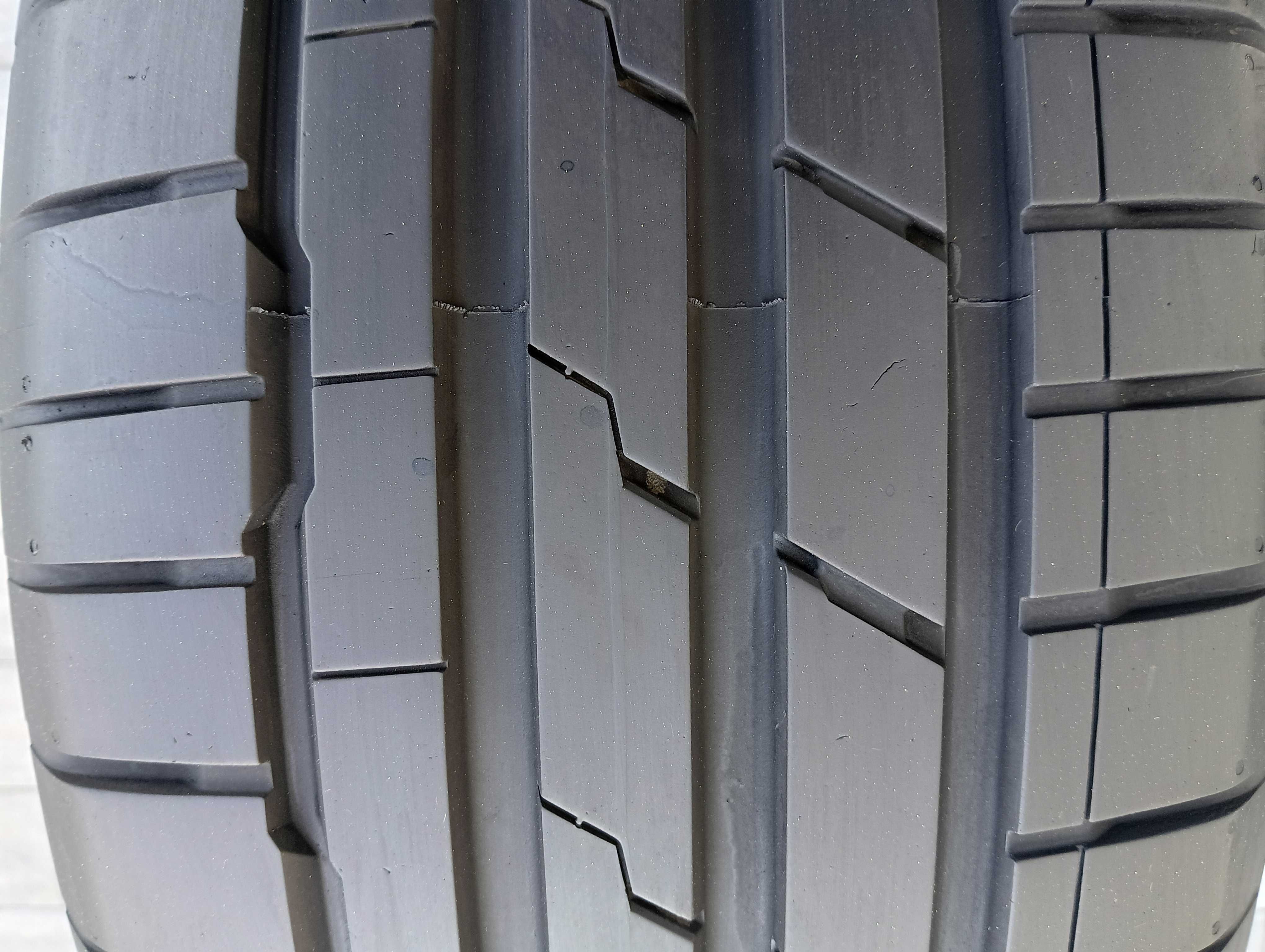 225/55r17  HANKOOK   4 opony  17   jak nowe  ,   7-8mm ,    2022r