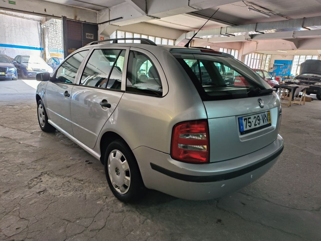 Skoda Fabia Break 1.2 ano 2003 apenas 200 mil kms