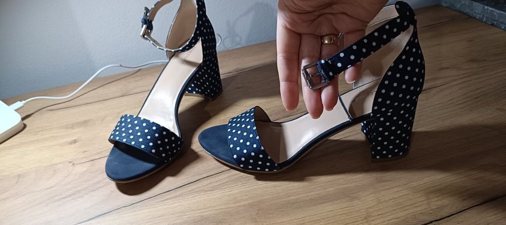 Босоніжки жіночі