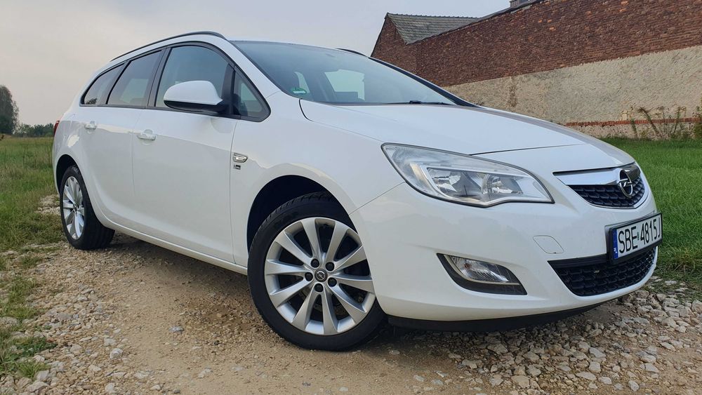 Opel Astra 1.4 100 km Klima Bogate wyposażenie" Z Niemiec " 150 Jahre
