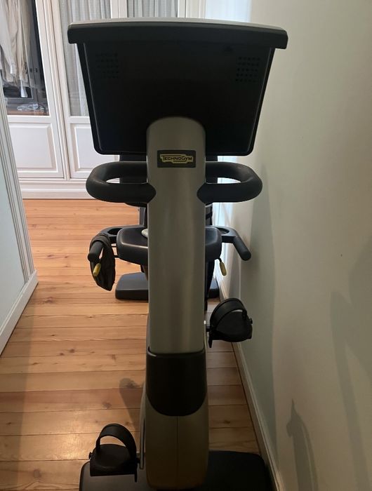 Bicicleta Technogym Artis Recline
