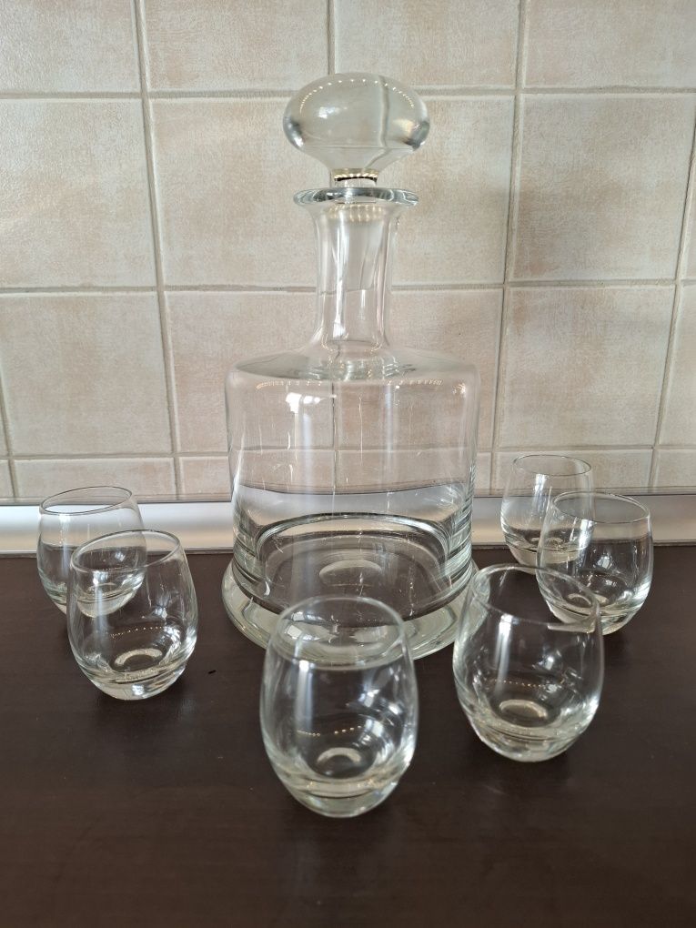 Karafka plus 6 kieliszkow