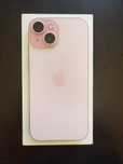 iPhone 15 128 GB w różowym kolorze