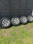 Vendo jantes e pneus 265/75 r16