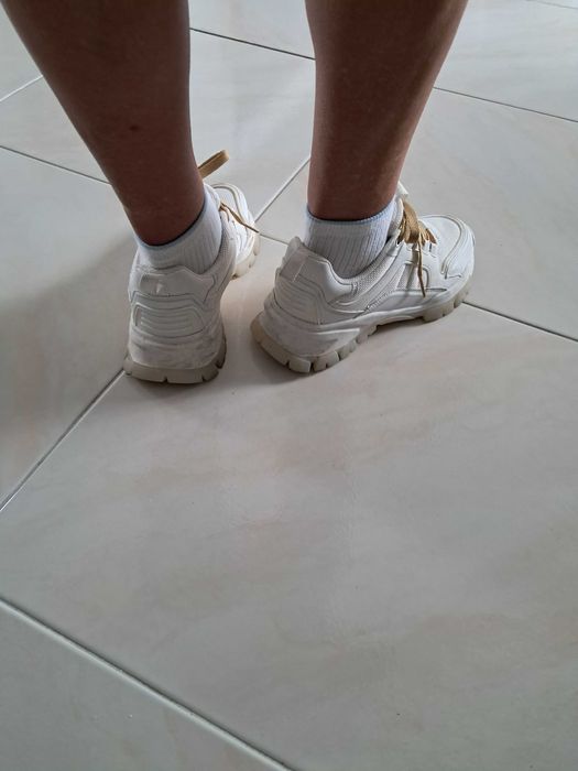 Sapatilhas da marca ZARA do tamanho 37 em como novas