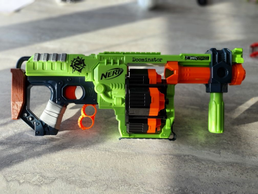 Nerf Dominator Zombie Strike karabin strzelba stan idealny