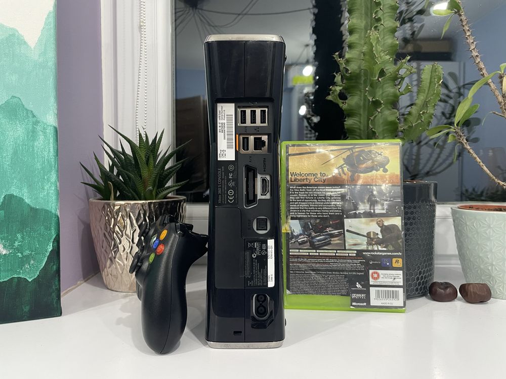 Xbox 360 Slim Z GTA 4