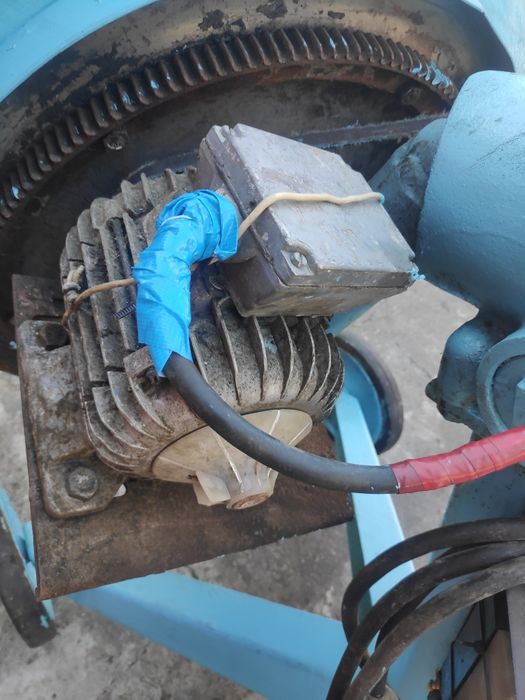 Duża betoniarka budowlana 150 l na siłę