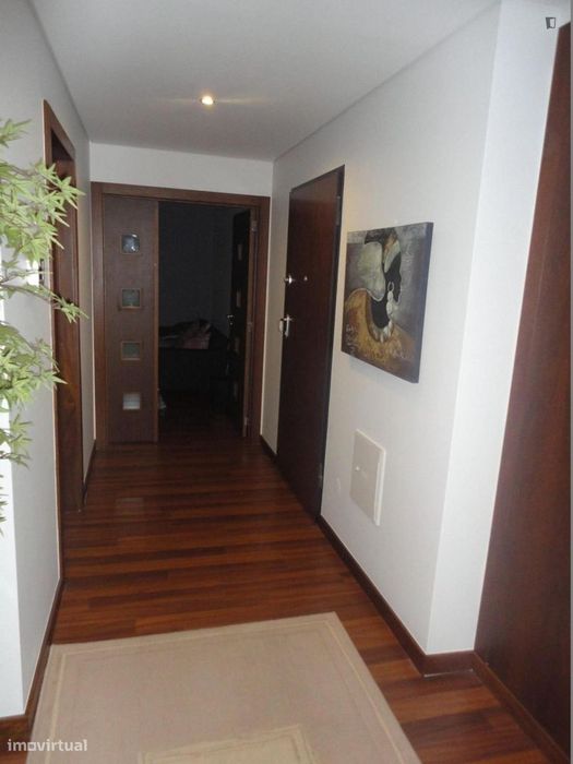 Quarto - localizado em Paranhos Porto