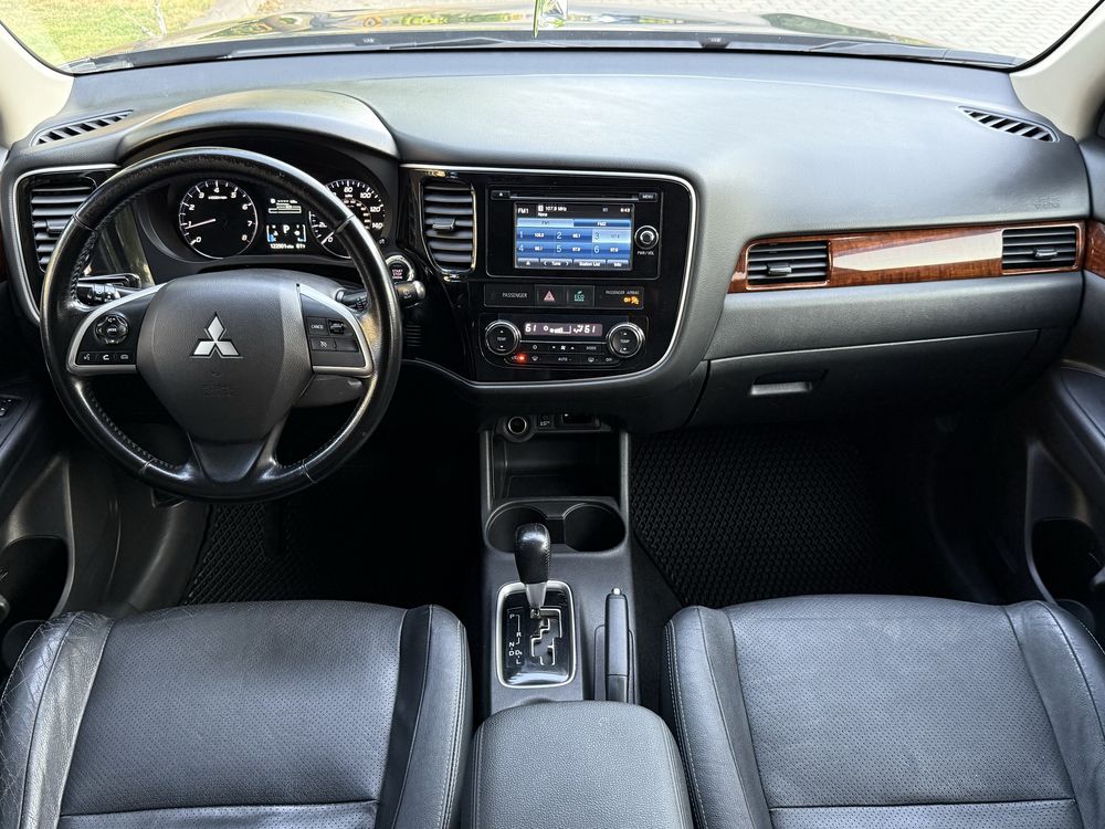 Mitsubishi Outlander 2013 г 2.4 бензин