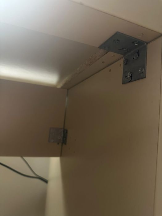 Стіл, витяжка для майстра манікюру