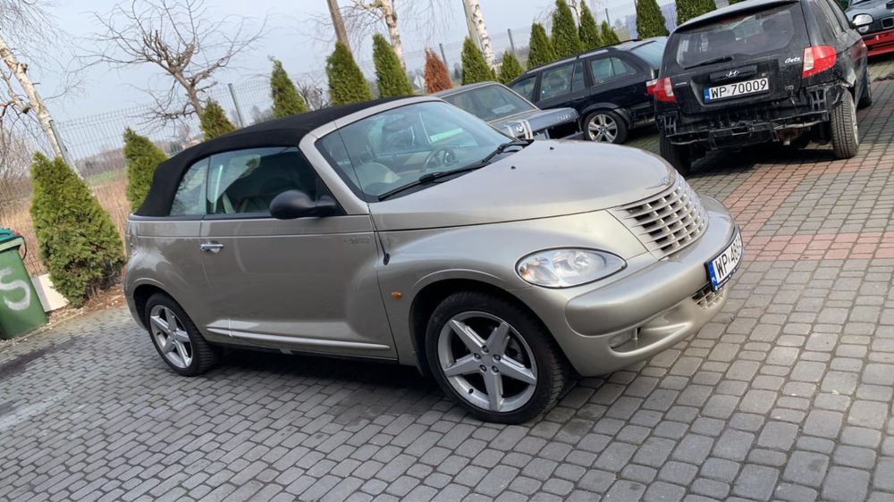 PT Cruiser Cabrio 2.4 Turbo (ok. 240 km) z manualną skrzynią biegów.