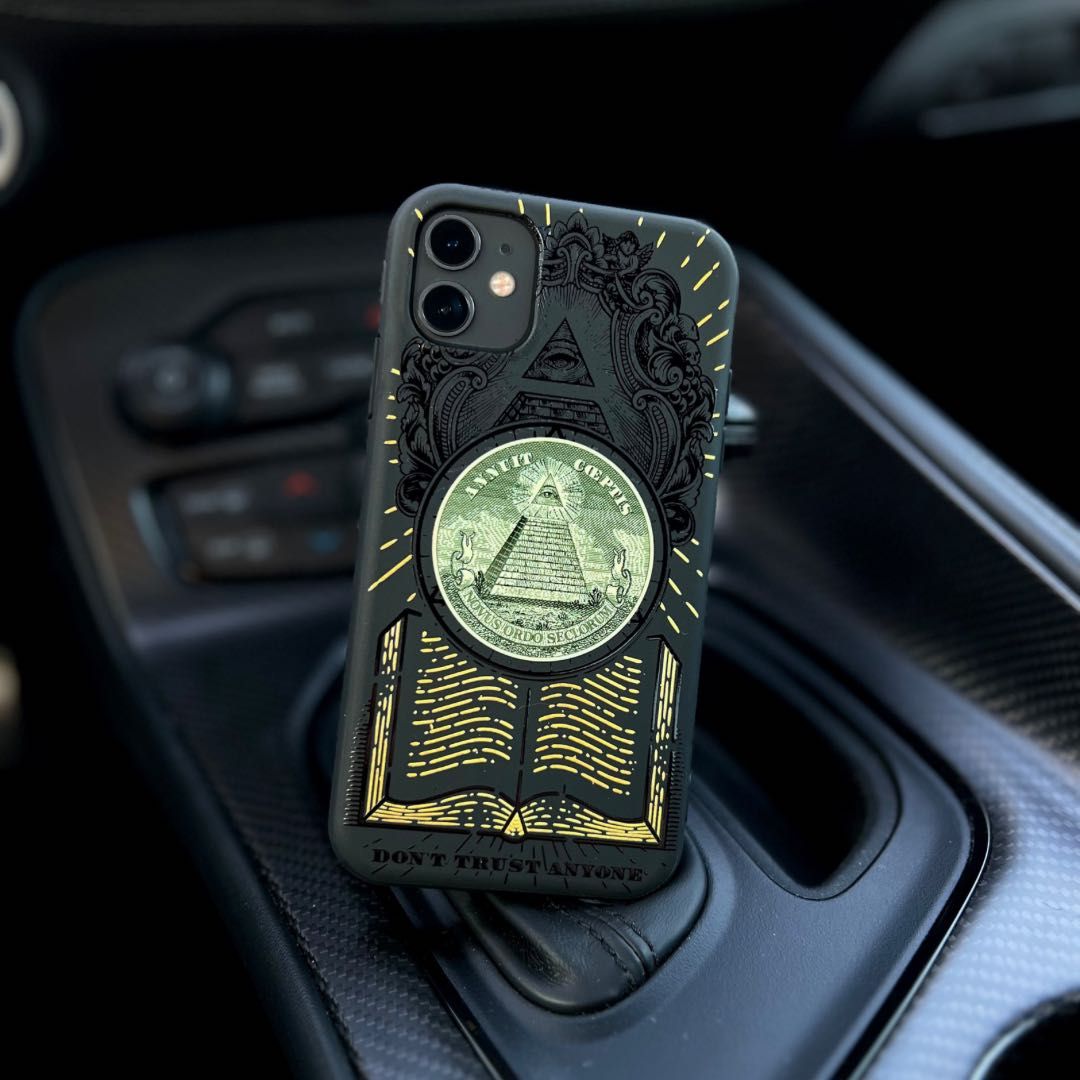 etui na iPhone 15 czarne illuminati plecki obudowa