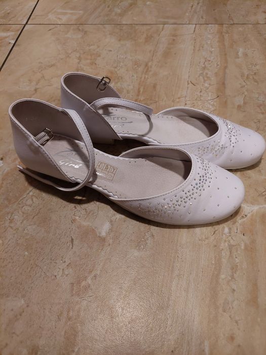 Buty białe r. 36,  komunijne + podkolanówki