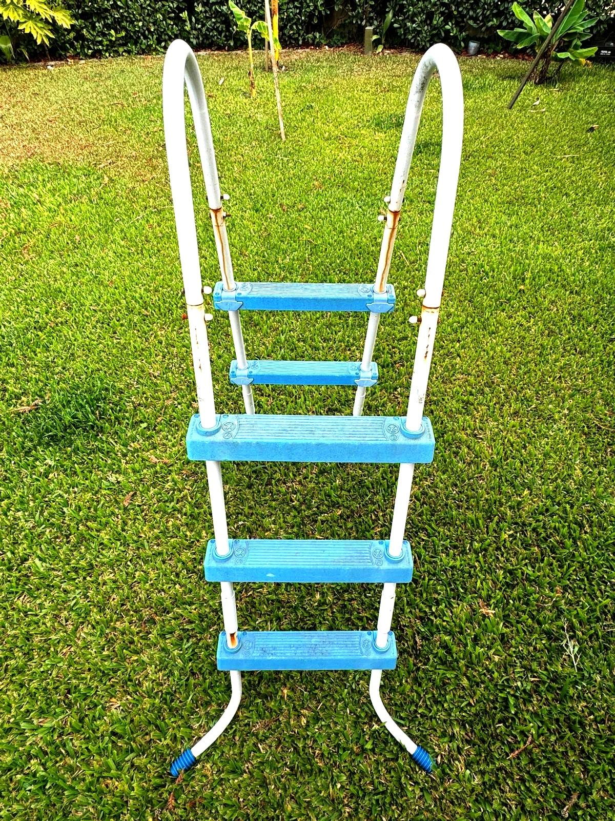 Escadas piscina 140cm