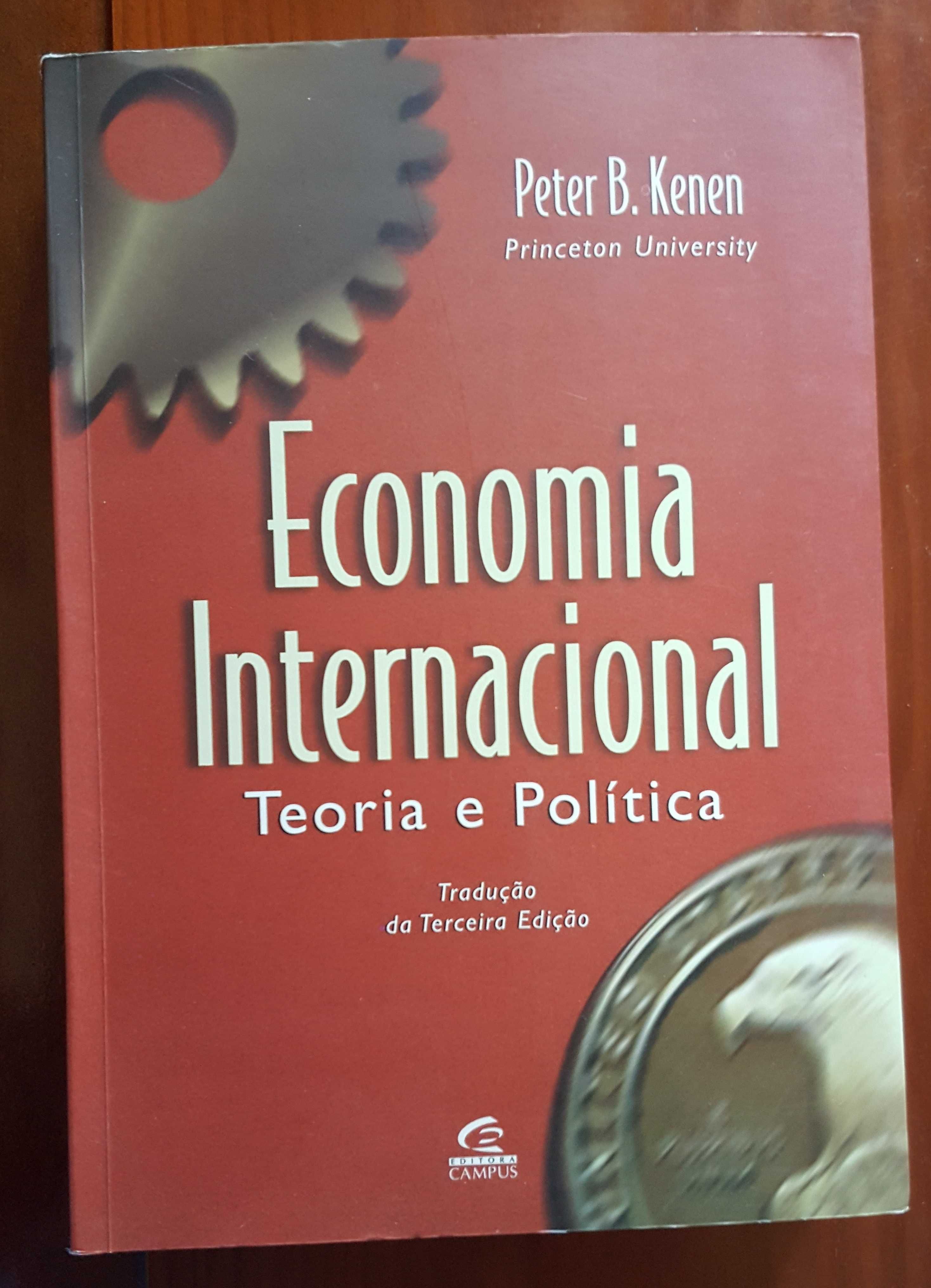 "Desenvolvimento Económico" + "Economia Internacional": vários