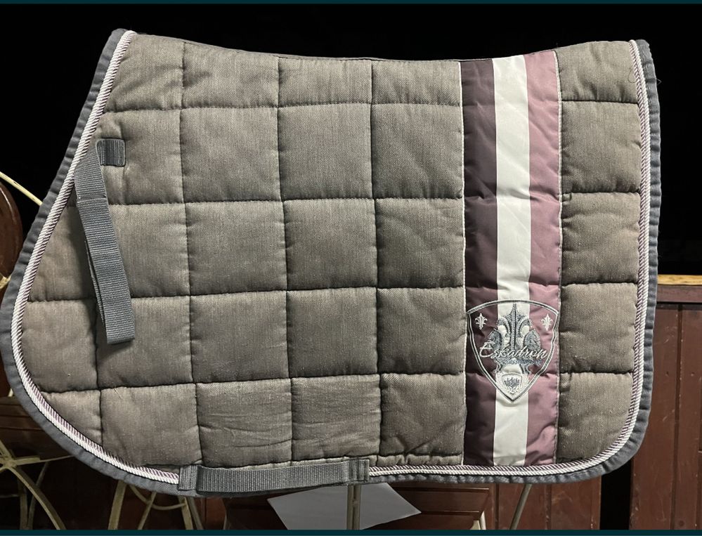 czaprak Eskadron pad VS Full