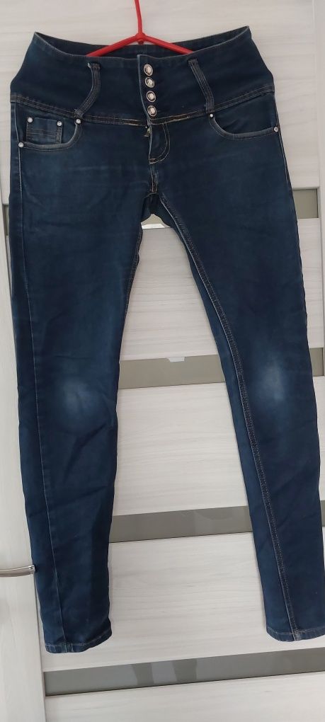 Spodnie jeansowe dżinsowe M rurki dziny miss anna