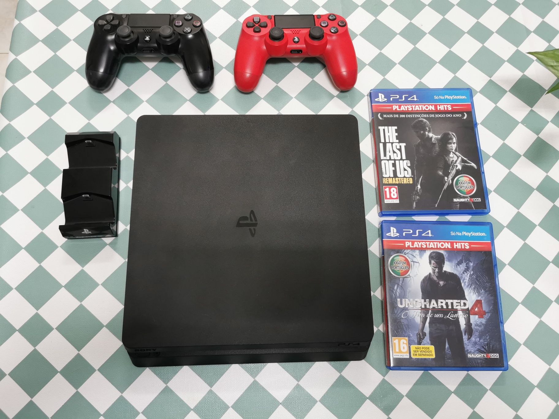 PS4 Slim 500gb + 2 comandos + 2 jogos