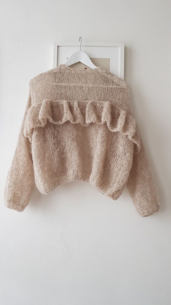 Sweterek handmade z falbanka