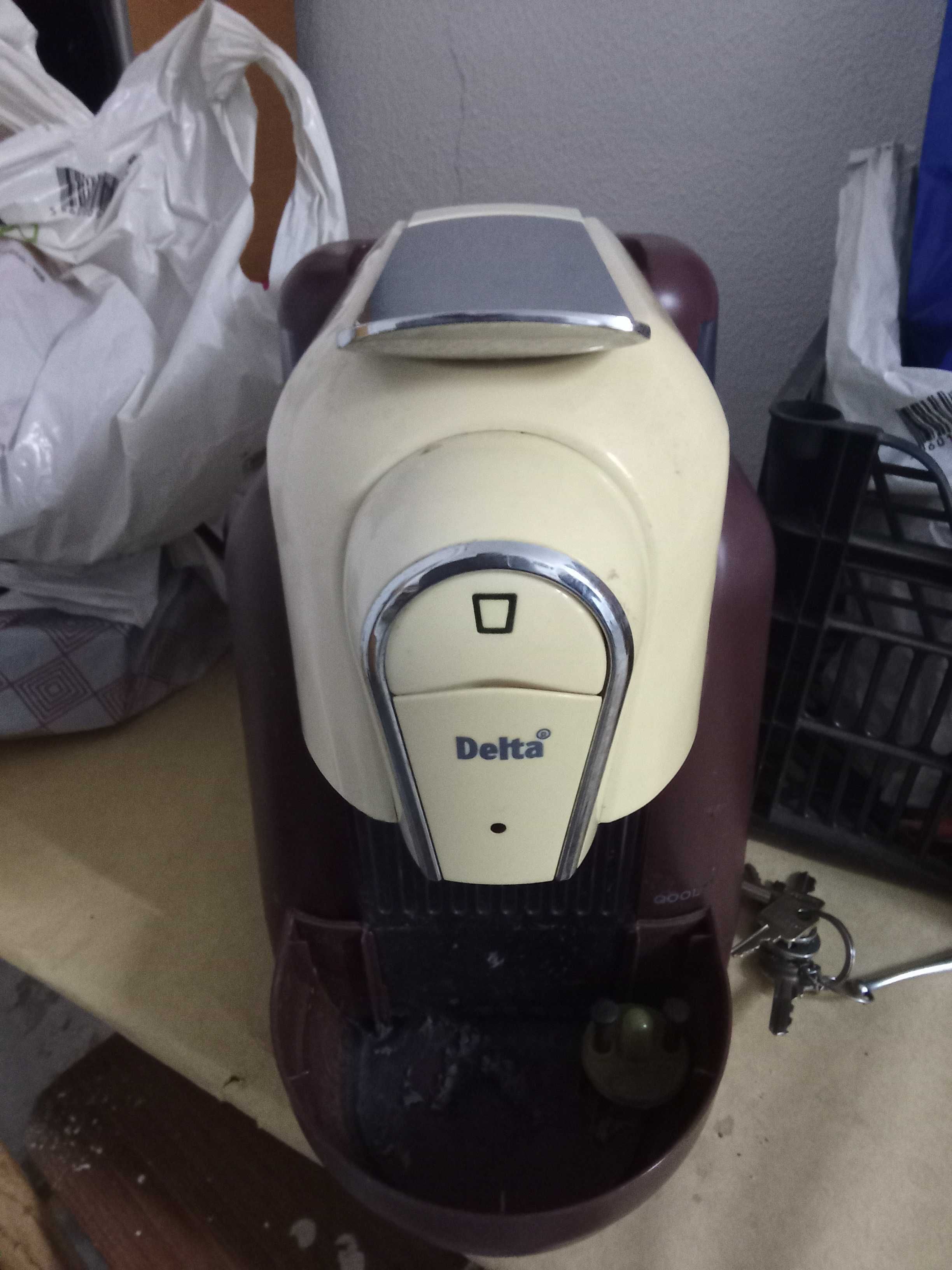 Máquina de café Delta avariada