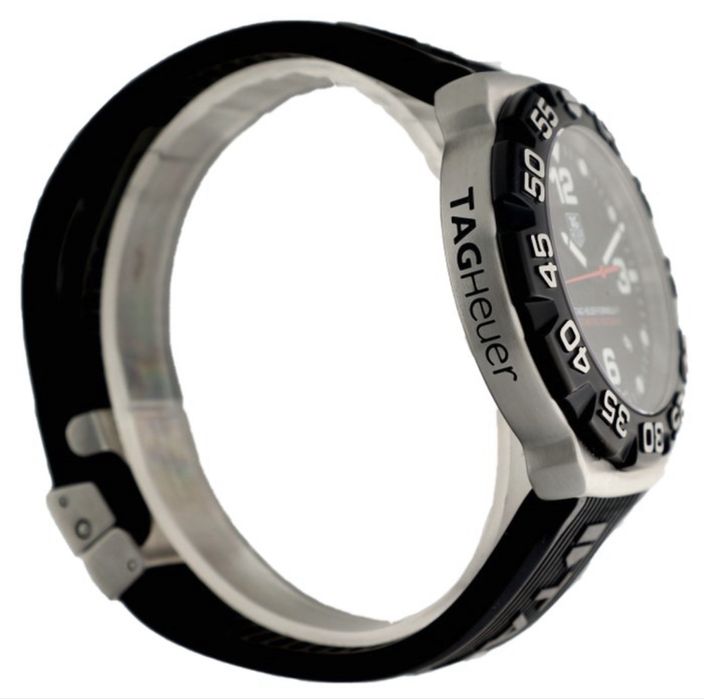 Relógio de pulso TAG Heuer Formula 1 Quartz WAH1110-O para homens.