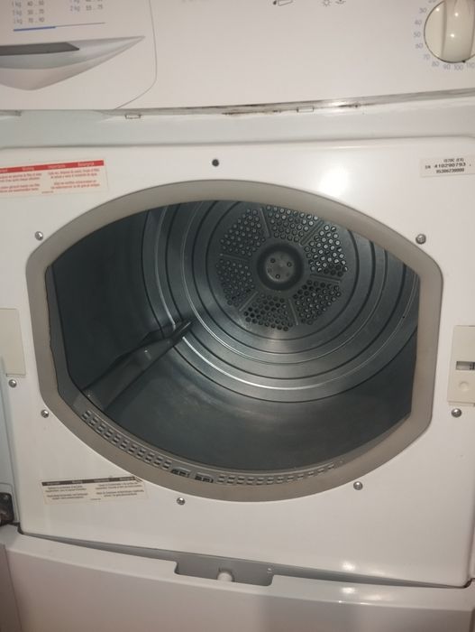 Máquina De Secar Roupa - Indesit IS70C