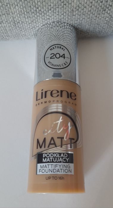 Lirene 204  City Mattpodkład matujący we fluidzie o działaniu wygładza