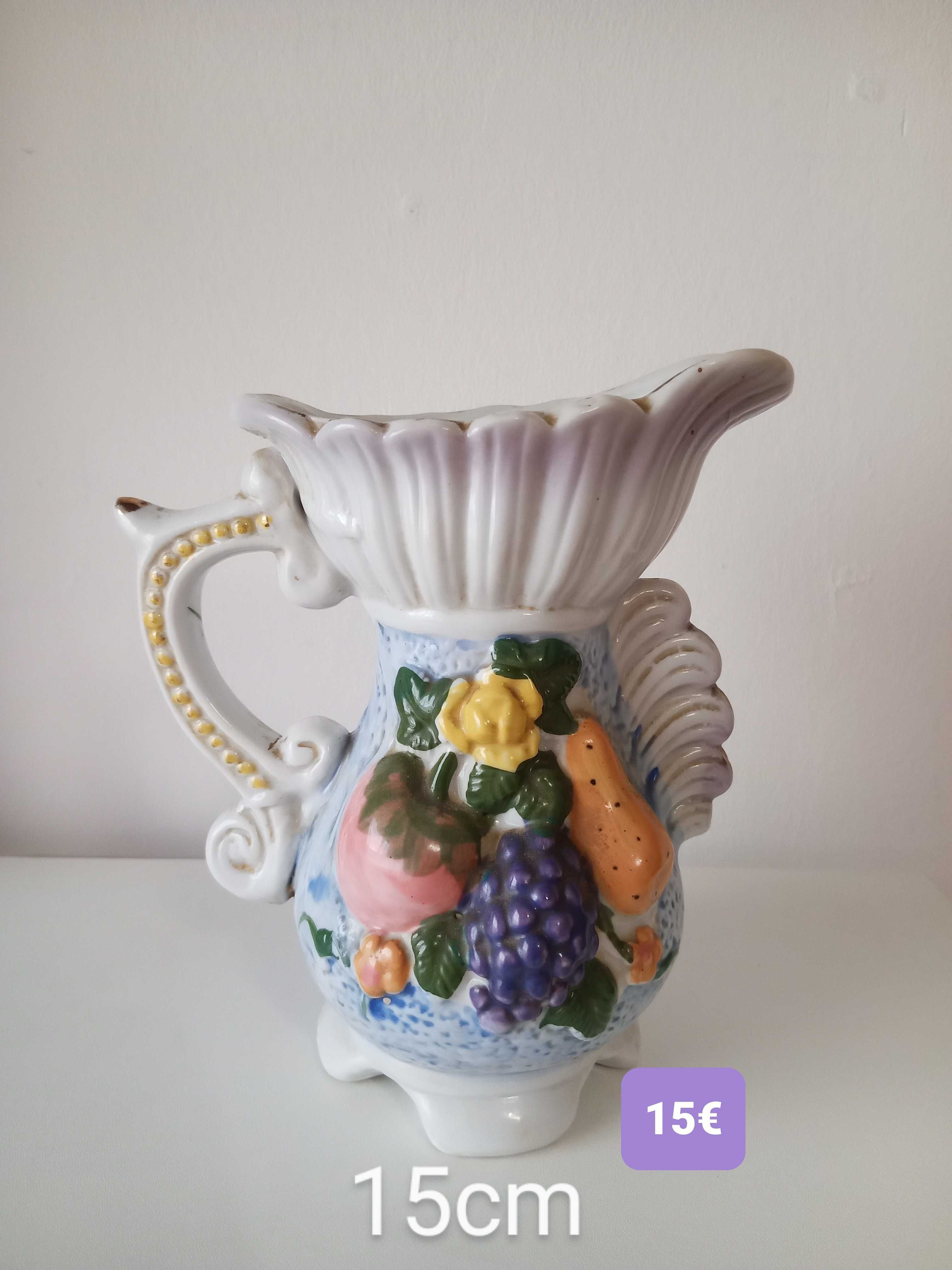 Pequena Jarra em cerâmica, antiga tema frutas