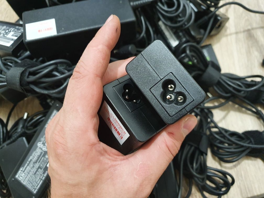Зарядка зарядное блок питания Sony LG 19,5v оригінал