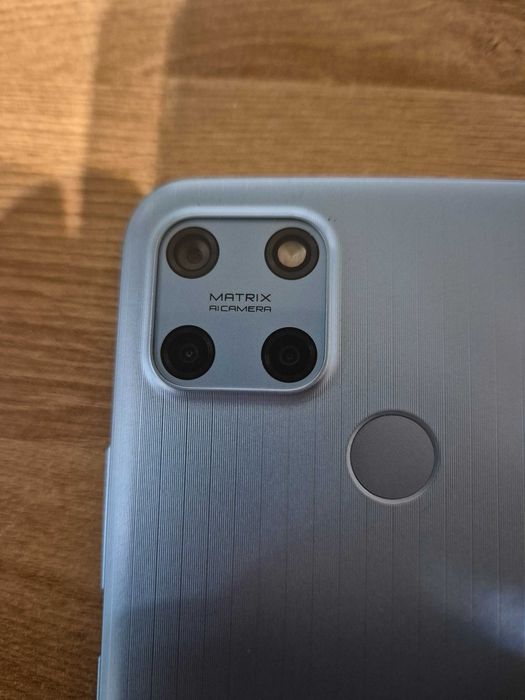 Niebieski smartfon Realme C25Y