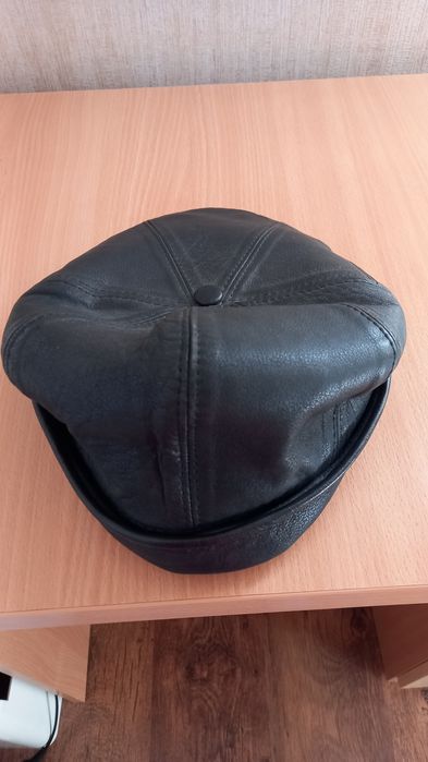 Фуражка. Кепка Cardinal. Италия. Натур. кожа. Берет вязаный из шерсти.