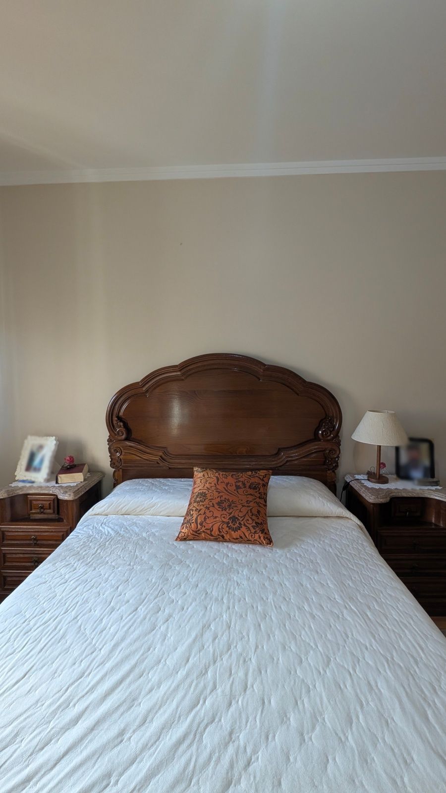 Quarto de Casal Completo em Madeira com Pedra de Granito