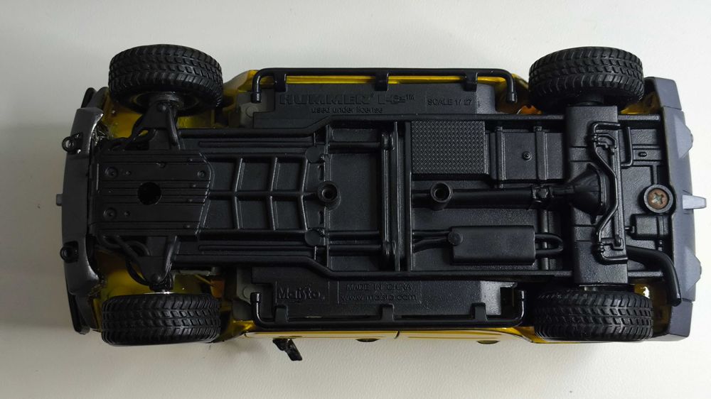 Модель, машинка Hummer H2 SUV 2004 1.24 Maisto