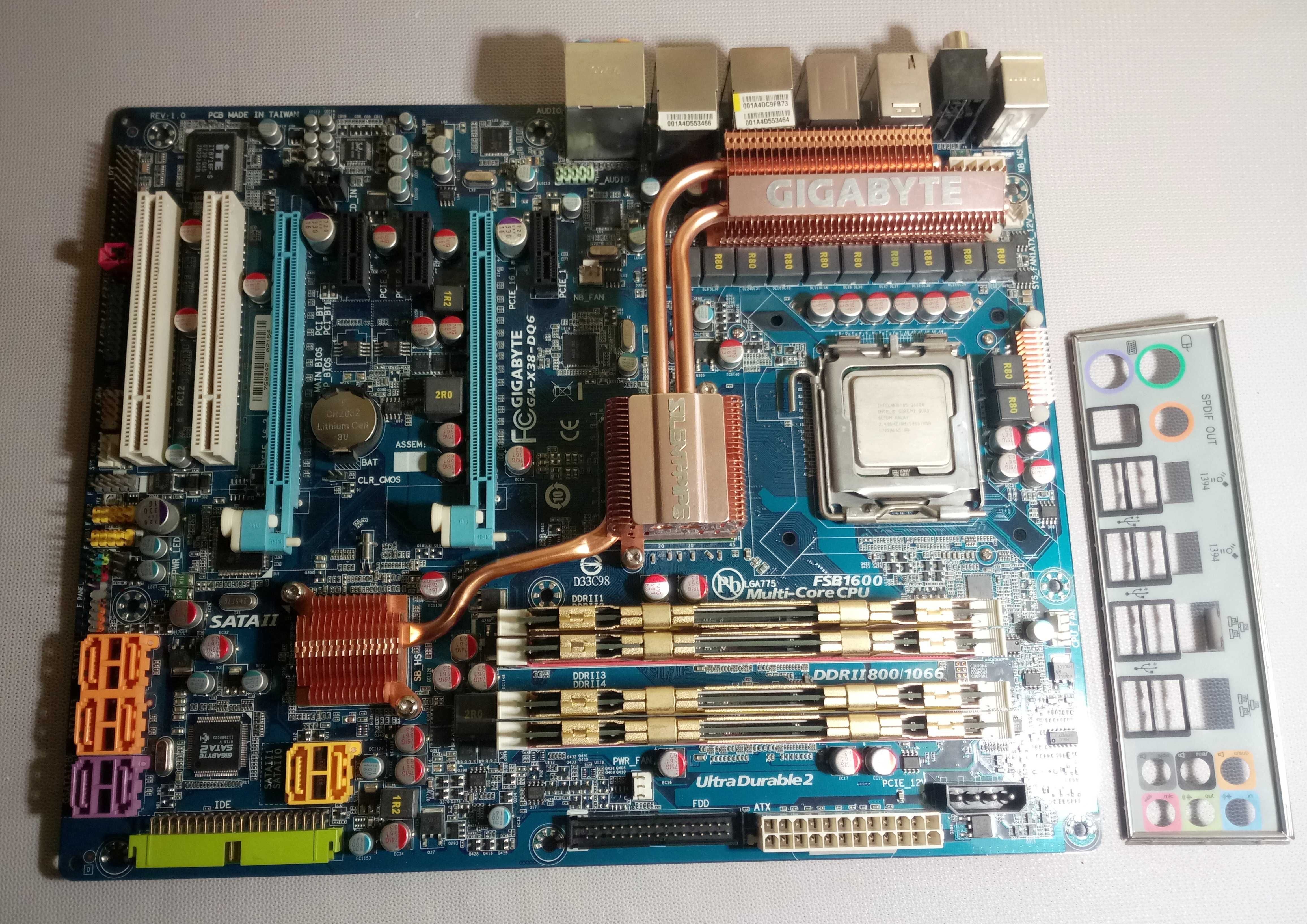 Gigabyte GA-X38-DQ6 + Core 2 Quad Q6600 + 4 X 1GB Apacer DDR2 800MHz